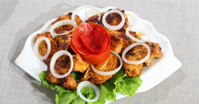 Poulet yassa sénégalais : la recette aux oignons confits qui régale