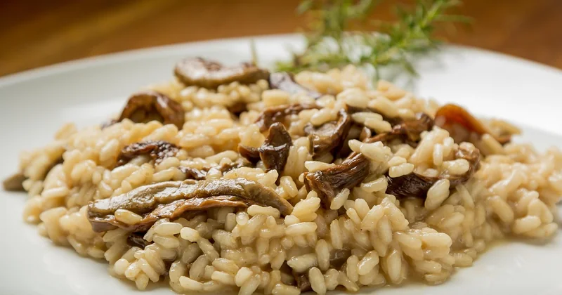 La recette : risotto aux champignons végétarien crémeux, pas à pas
